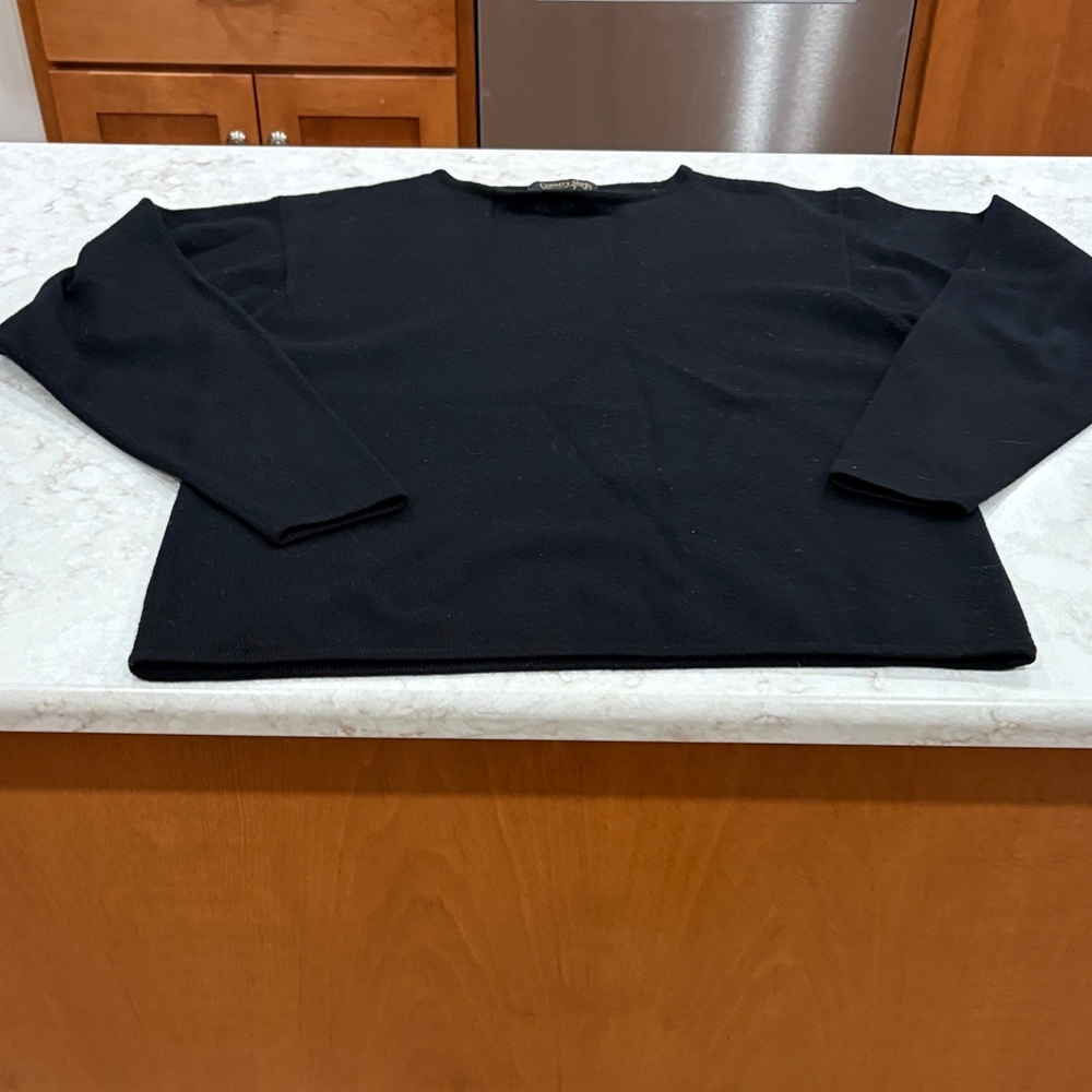 Country Shop Cashmere Women’s Black long sleeve Sweater